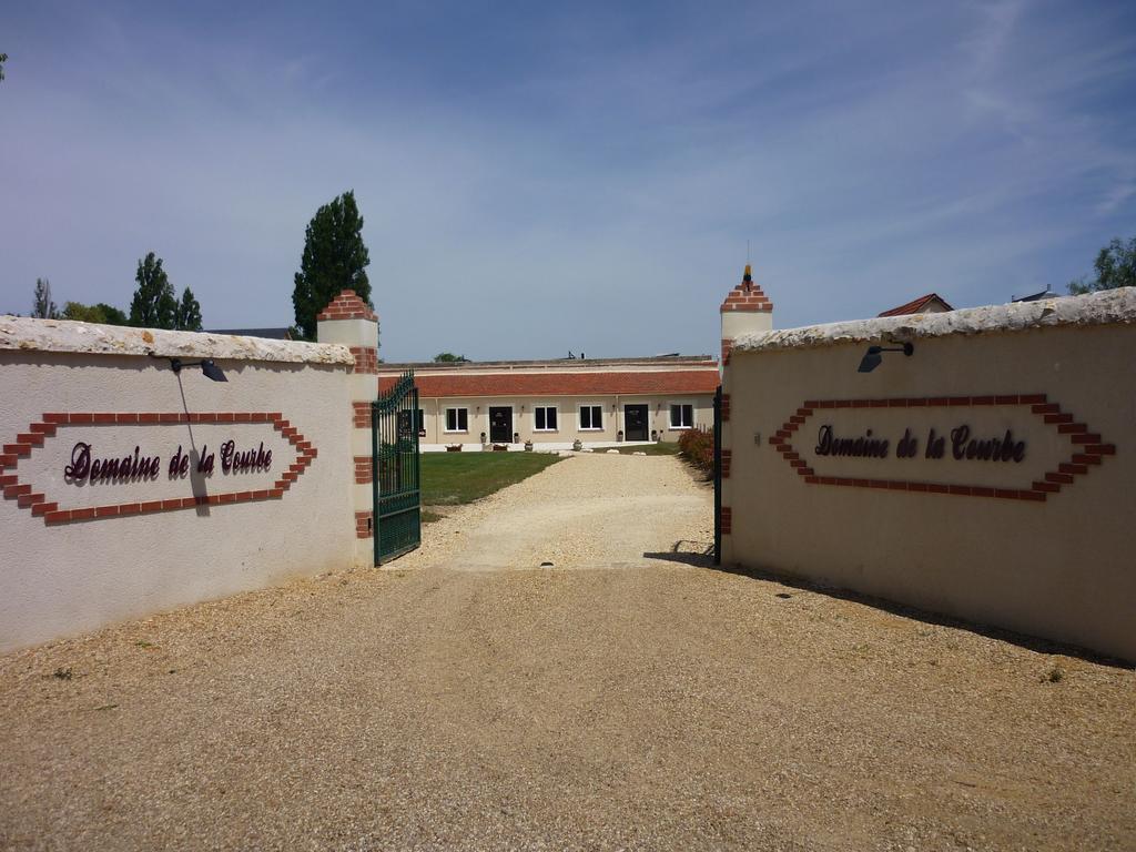 Domaine De La Courbe Hotel Le Lude Bagian luar foto
