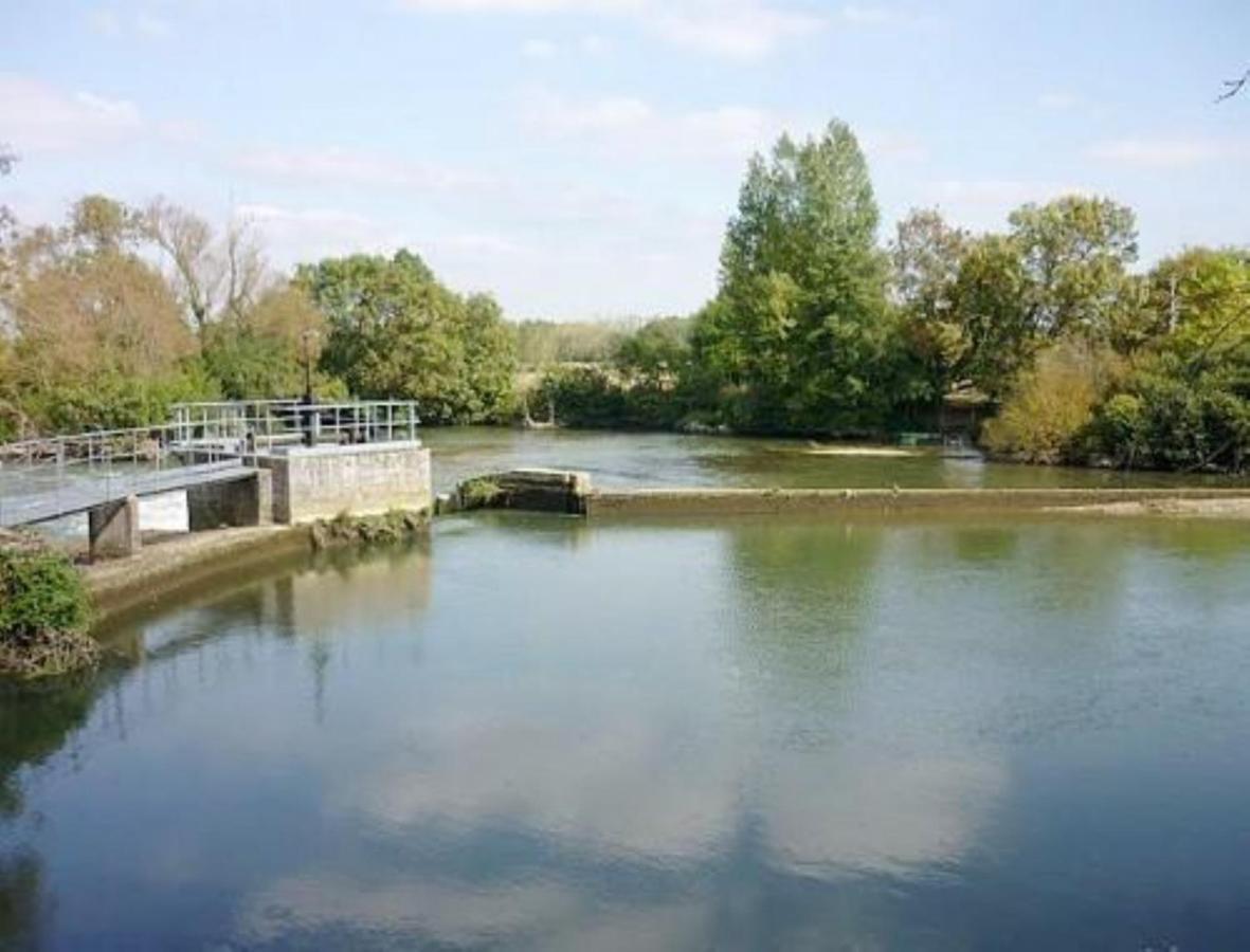 Domaine De La Courbe Hotel Le Lude Bagian luar foto